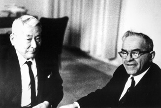 バルハフティック元宗教大臣と。（1969年）