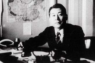 Sugihara during his tour at the Manchurian Foreign Office.