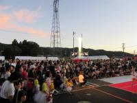 イベントを観覧するお客さん