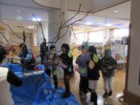 きらりの木制作の様子