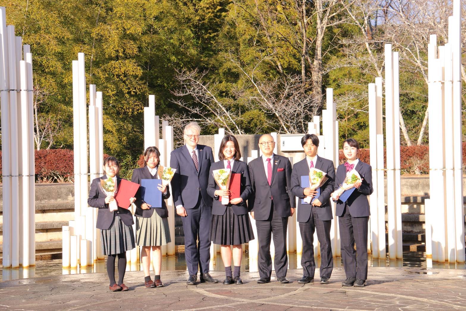 エッセイコンテスト表彰式の写真